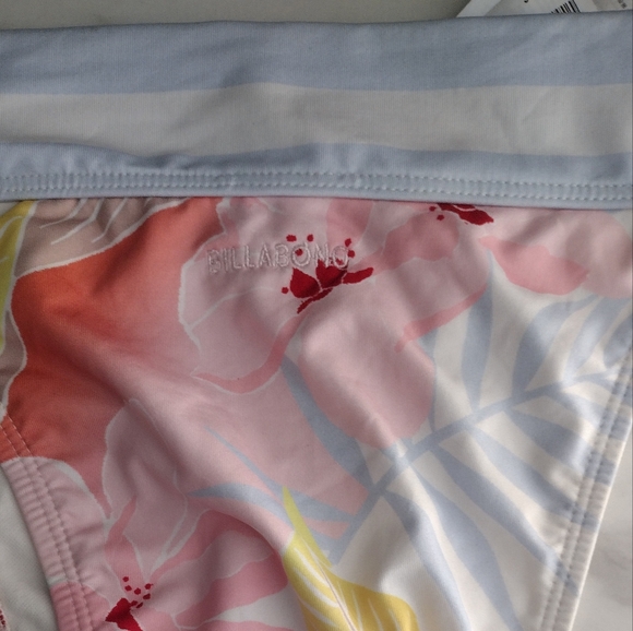 🆕 Billabong Floral swim bottom - Picture 4 of 11